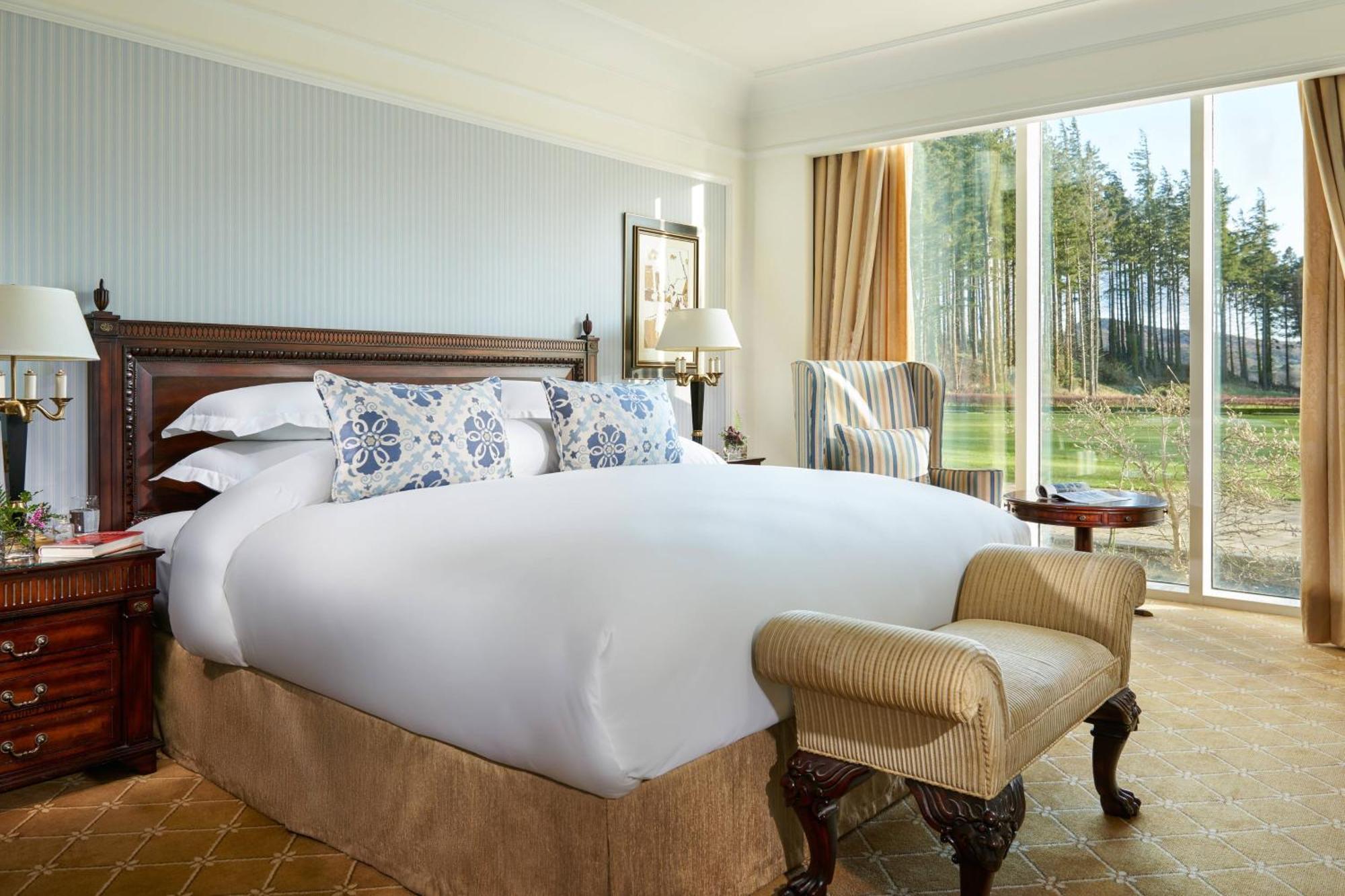 Powerscourt Hotel, Autograph Collection Enniskerry Kültér fotó A bedroom at the InterContinental